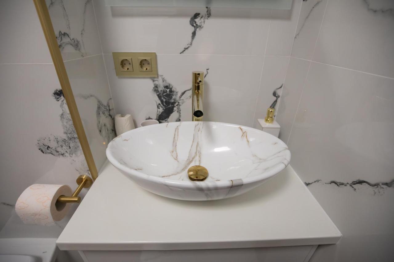 Apartament Gold Tîrgu Ocna Exteriör bild