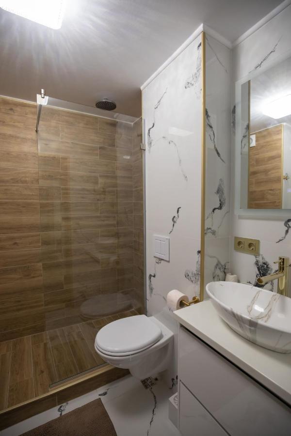 Apartament Gold Tîrgu Ocna Exteriör bild